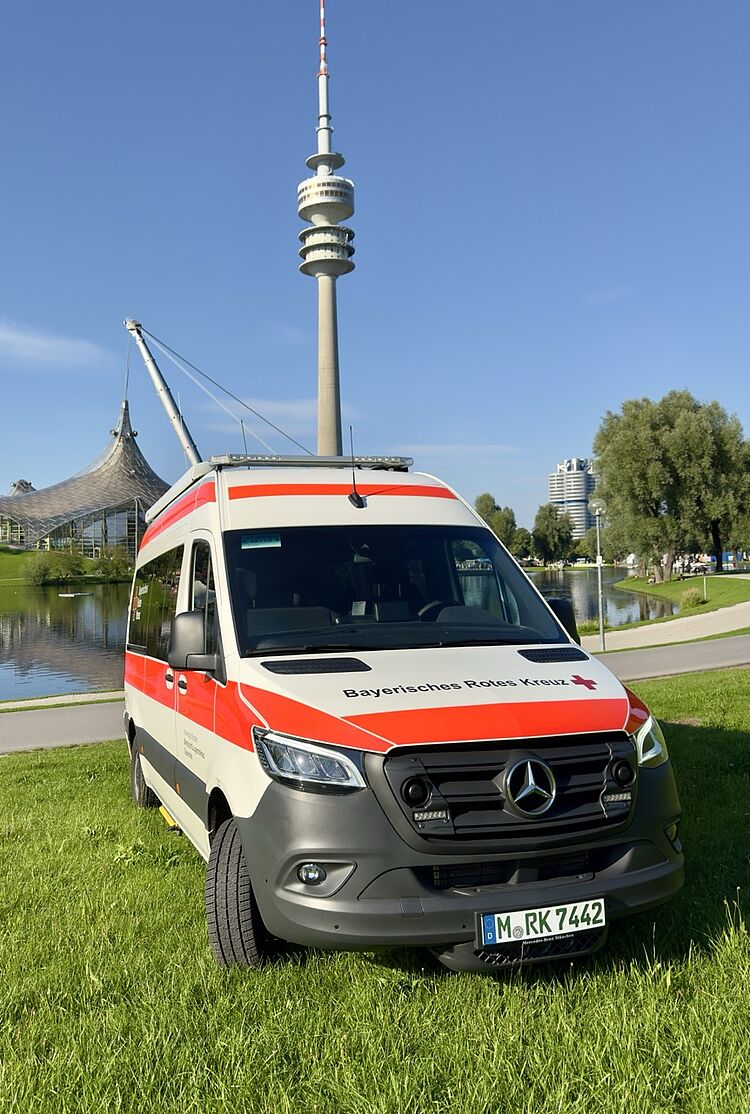 Dies ist ein Foto des Merzweckfahrzeug des Deisenhofener Roten Kreuz