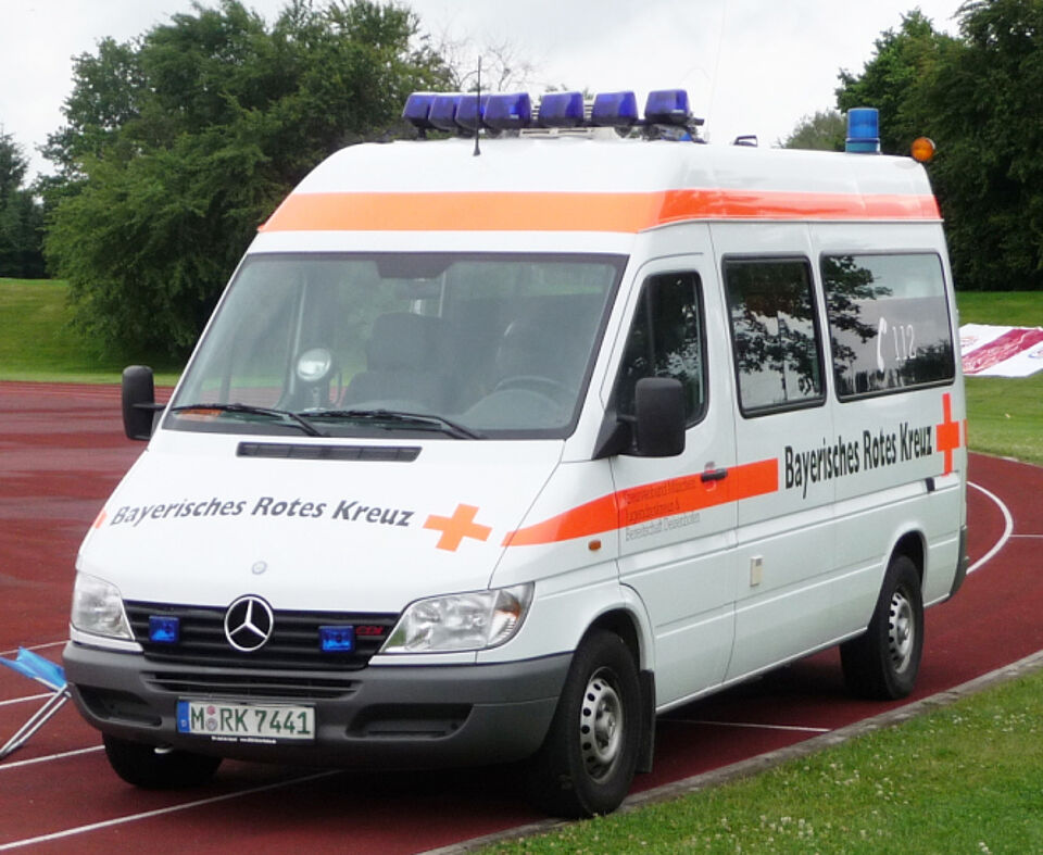 Mehrzweckfahrzeug des Deisenhofener Roten Kreuzes