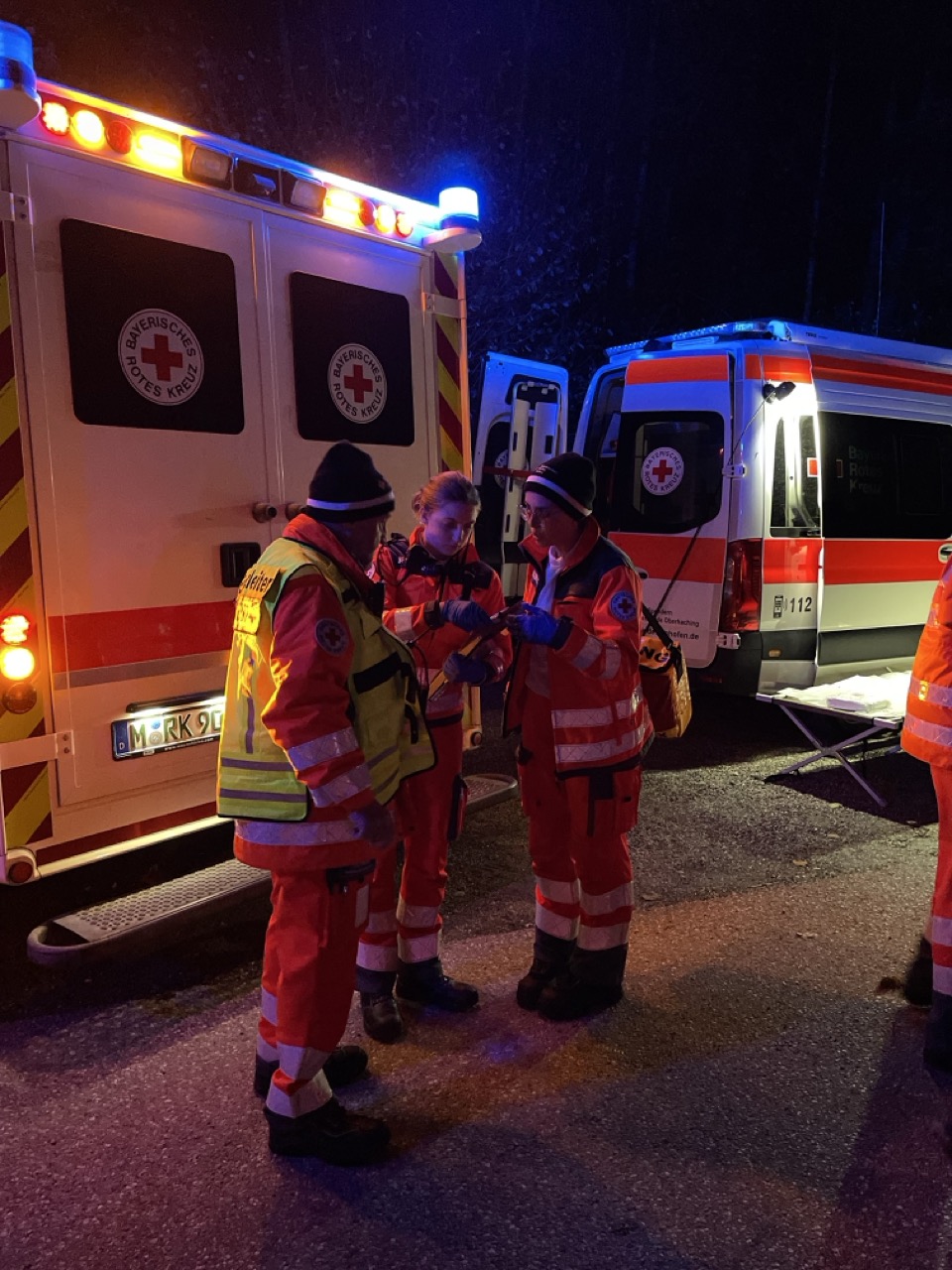 EL weist Sichtungsteam ein Der Einsatzleiter weist das Sichtungsteam ein