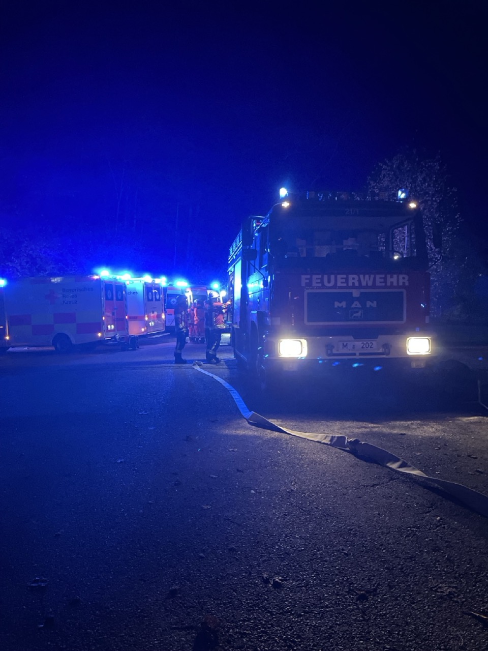 Einsatzstelle_geparkte Fzg die Einsatzstelle mit geparkten Einsatzfahrzeugen