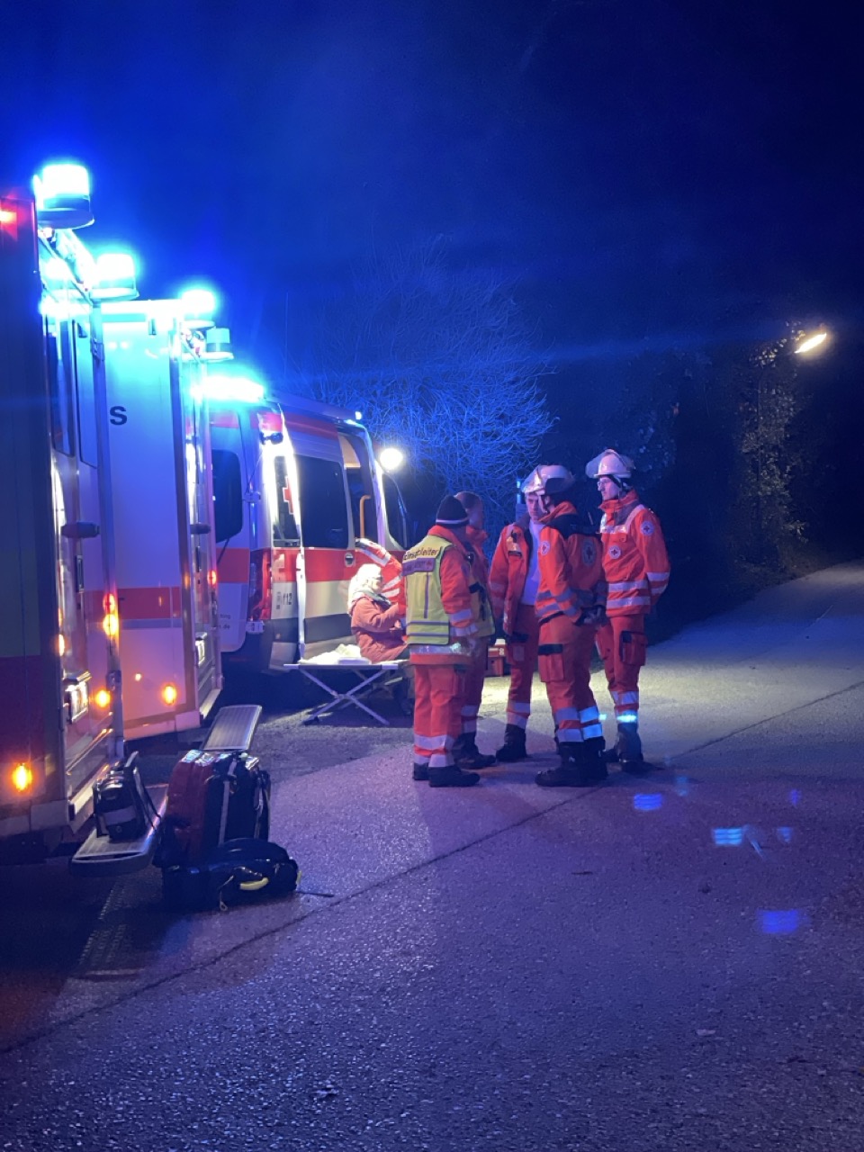 EL weist EK ein Der Einsatzleiter weist nachgerückte Einsatzkräfte in die Lage ein
