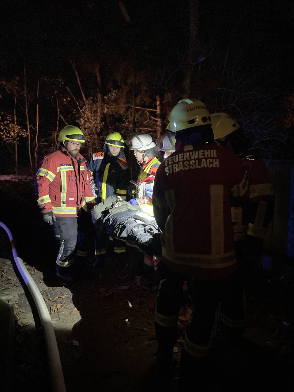Feuerwehr mit Patienten bei der Sichtung