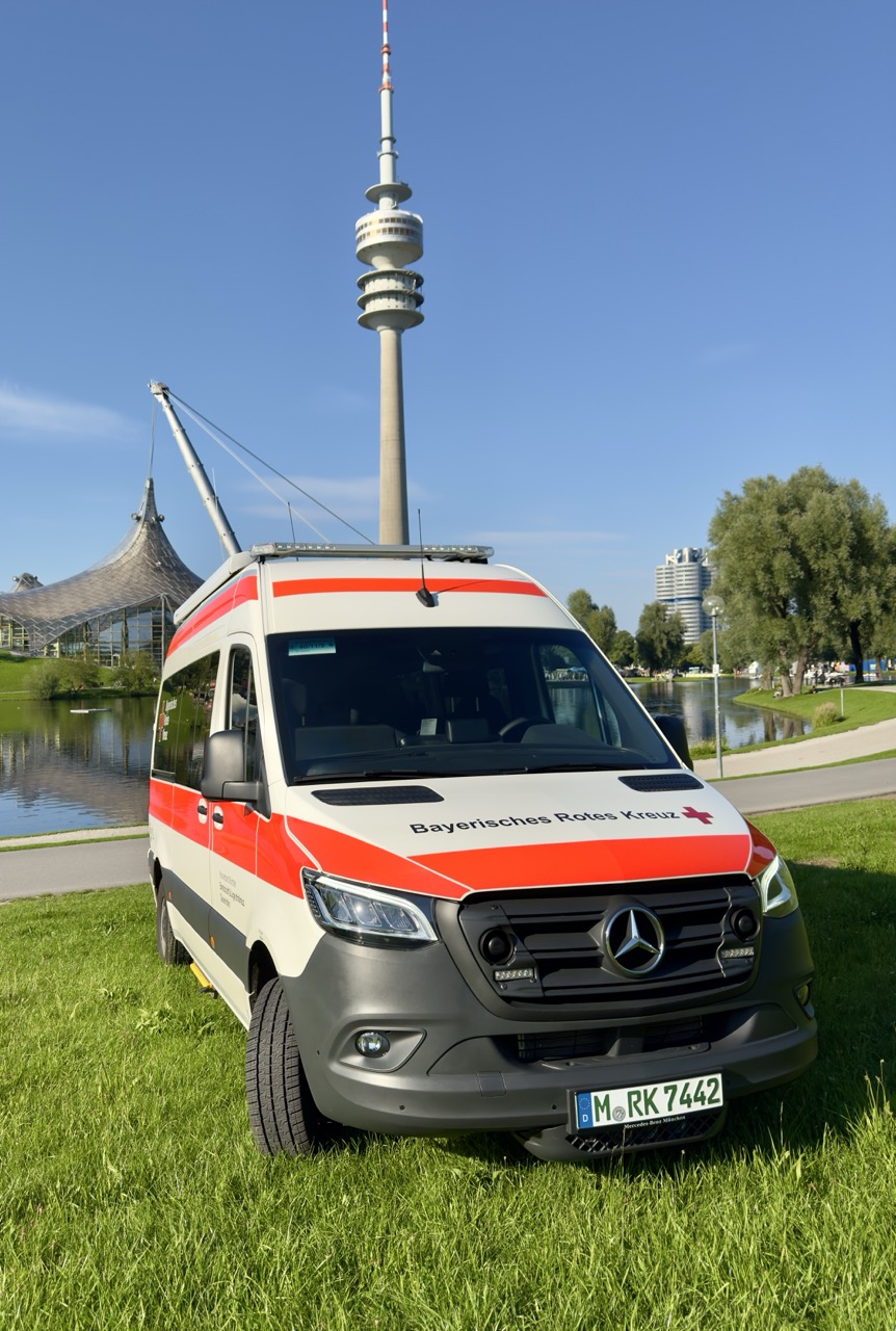 Dies ist ein Foto des Merzweckfahrzeug des Deisenhofener Roten Kreuz